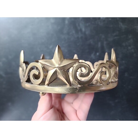 Round Brass Stars and Scrolls Pillar Candleholder Vintage Home Decor - Picture 2 of 10